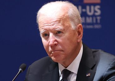 Biden advierte que ómicron "se va a propagar mucho más rápidamente"