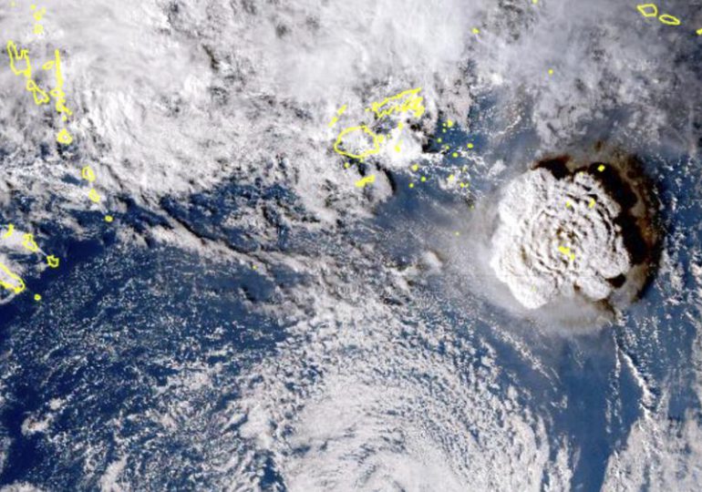 Un tsunami provocado por erupción en las islas Tonga llega a Japón