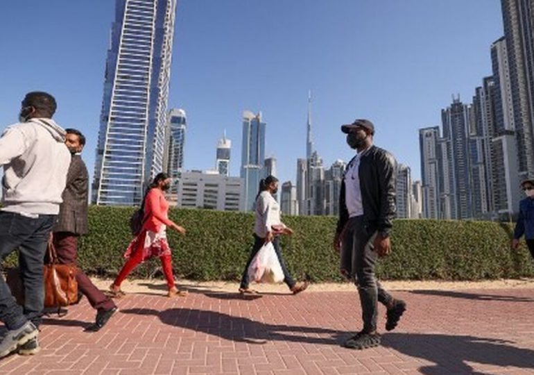 Emiratos amenaza con cárcel a personas que se burlen de medidas contra el covid-19