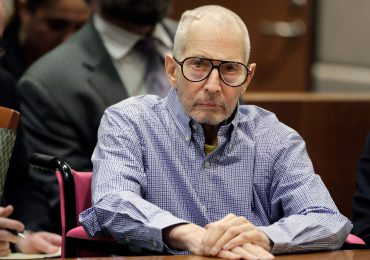 El multimillonario condenado por asesinato, Robert Durst, muere en prisión