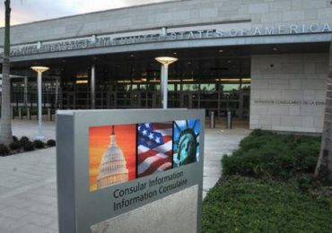 Embajada EE.UU en RD reagenda entrevistas de visa por recorte de personal