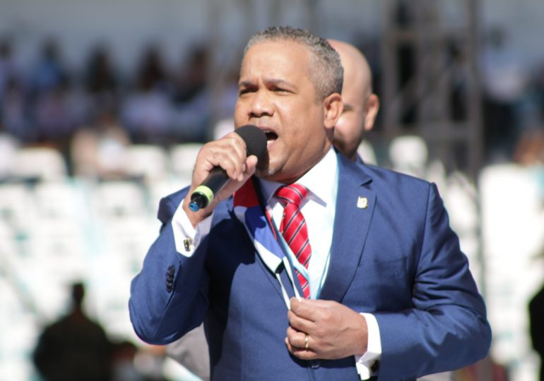 Vídeo| Piden a "El Torito" que cante en acto de juramentación de Xiomara Castro en Honduras