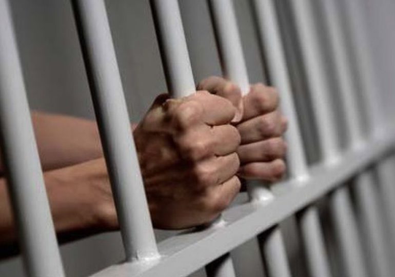 Dictan prisión preventiva a hombre vinculado a falsificación ilegal de medicamentos en Moca