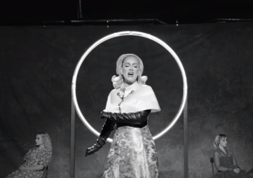 Adele arrasa con el estreno del videoclip "Oh My God"