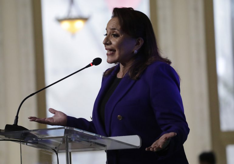 Xiomara Castro solo reconoce la titularidad de Luis Redondo en el Congreso de Honduras