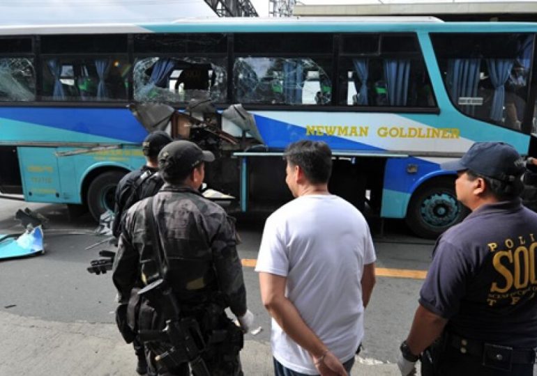 Un muerto y seis heridos en atentado contra autobús en Filipinas