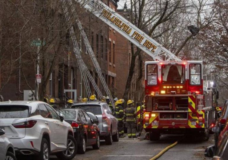 Al menos 13 muertos, entre ellos siete niños, en incendio de vivienda en Filadelfia
