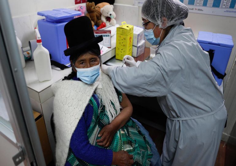 Vacunas bajaron índice de letalidad del covid-19 en Bolivia, según el gobierno
