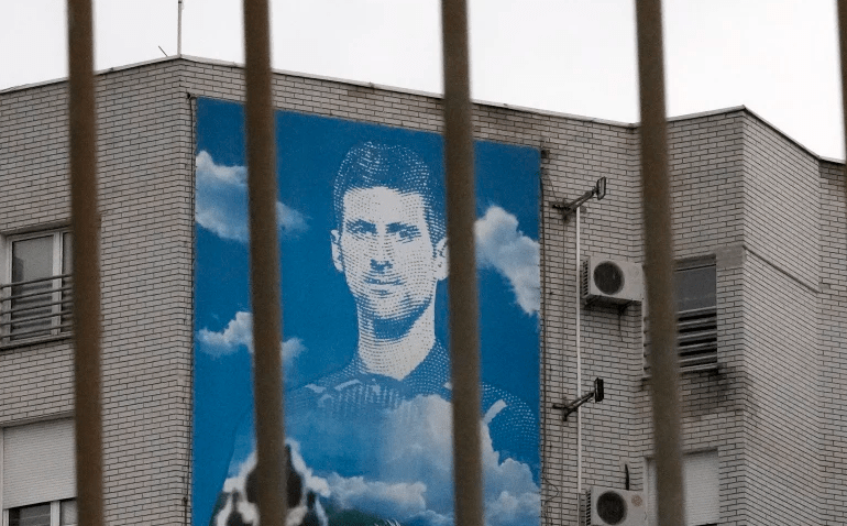 Djokovic retenido en Melbourne, Serbia se moviliza