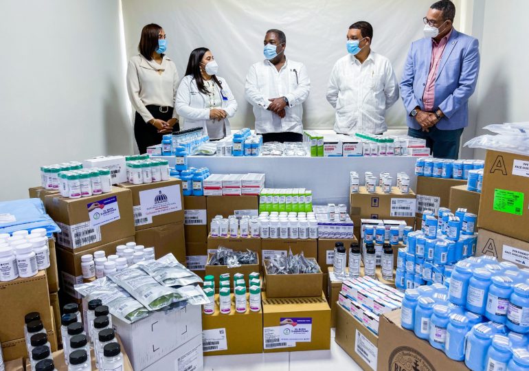 Hospitales de SDE reciben donación millonaria de medicamentos gestionados por el Gabinete de Política Social