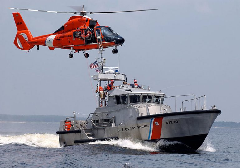 Desaparecen 39 personas tras volcar un barco en las costas de Florida
