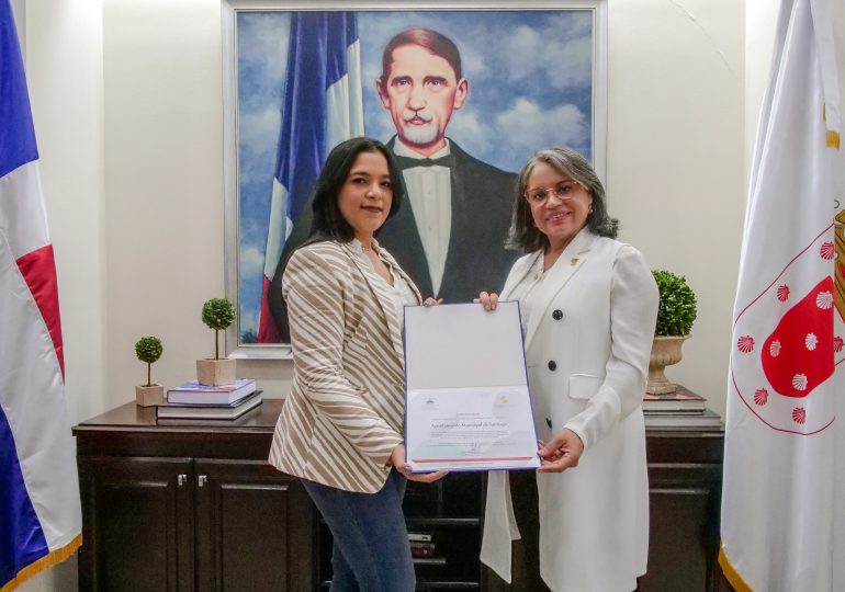 Ayuntamiento de Santiago recibe reconocimiento por alto ranking en Plan Anual de Capacitación