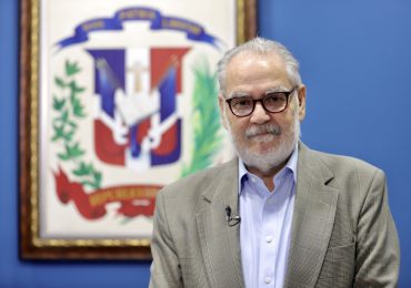 Ministro de Economía afirma que la economía dominicana“está bien y tranquila”