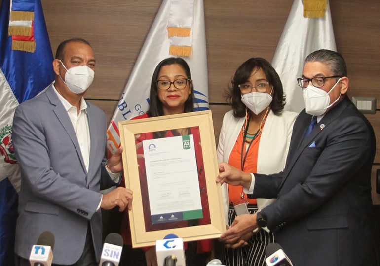 Obras Públicas recibe tres certificaciones por alta calidad en la gestión del servicio