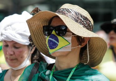Brasil bate récord de casos diarios de covid: 137.103