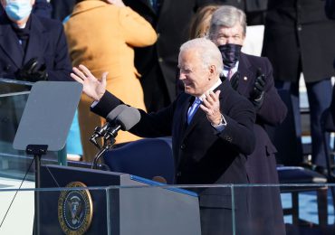 Biden dice que su primer año tuvo "desafíos" pero también "enormes progresos"