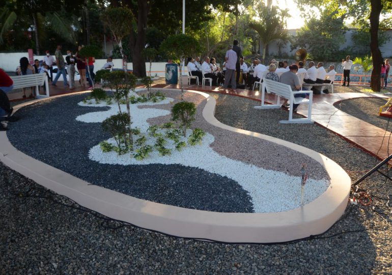 Alcalde de Santiago entrega nuevo parque en barrio El Congo