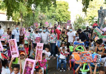 Fundación Trazos Solidarios entrega juguetes a niños de sectores populares del Distrito Nacional
