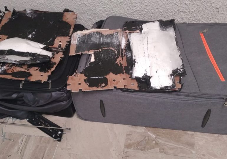 VIDEO | Apresan dos extranjeros con más de dos kilos de cocaína en aeropuerto de Punta Cana