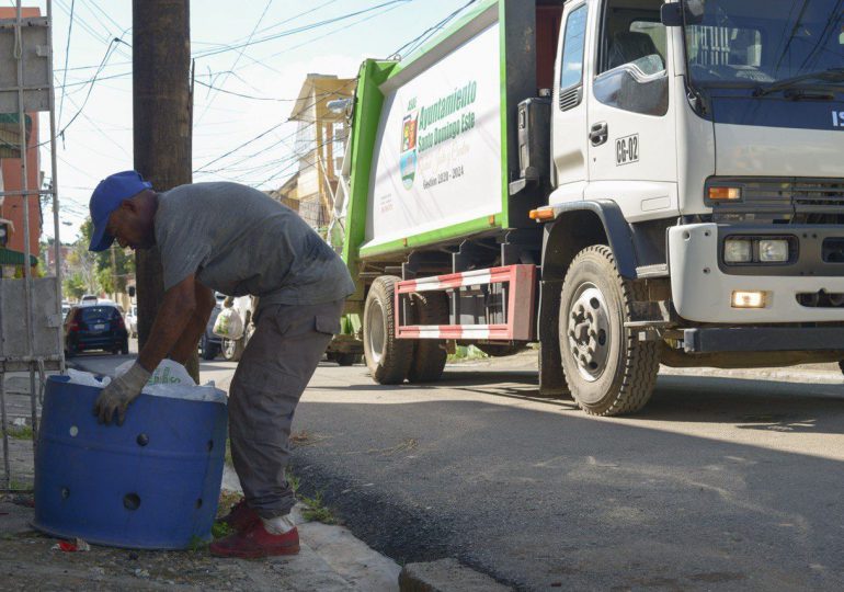 Ayuntamiento Santo Domingo Este ejecuta operativo recogida de basura en circunscripción tres