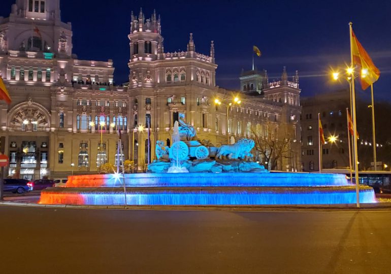 Banreservas auspicia en Madrid iluminación de La Cibeles, con los colores patrios dominicanos
