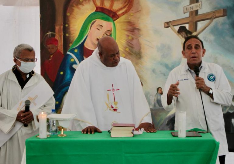 Cruz Jiminián celebra misa en homenaje a la Virgen de la Altagracia  