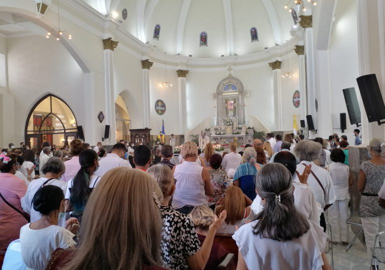 Cientos de feligreses asisten a Eucaristía en el Día de Nuestra Señora de La Altagracia