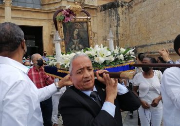 VIDEO | Feligreses van a procesión de la Virgen de La Altagracia hasta el Santo Santuario