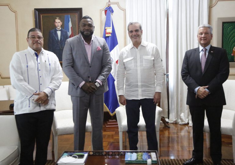 Presidente Abinader recibe a David Ortiz