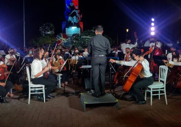 Realizan concierto sinfónico de merengue en parque Duarte en día del patricio