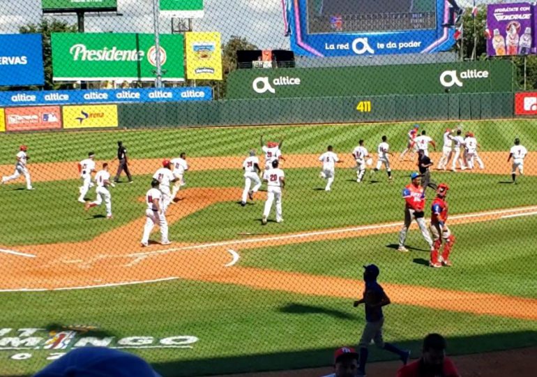 Panamá con hit de Edgar Muñoz deja en el terreno a Puerto Rico