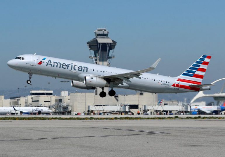 Aerolíneas de EEUU advierten de potencial "caos" si no se restringe la 5G cerca de aeropuertos