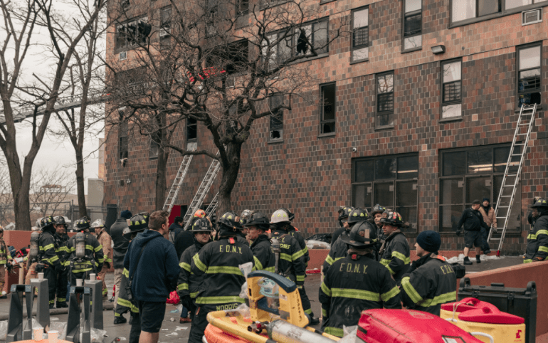 Al menos 19 muertos y decenas de heridos en un incendio en el Bronx | RC Noticias