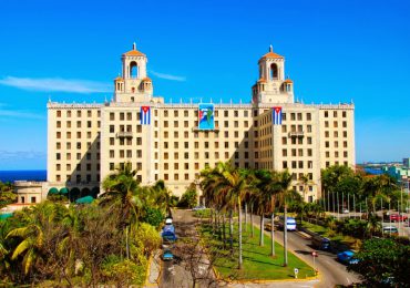 Cañonazos, glamour y pandemia, las mil batallas del hotel Nacional de Cuba