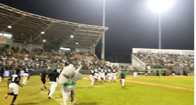 VIDEO | Estrellas pican delante vencen a los Gigantes primer partido Serie Final