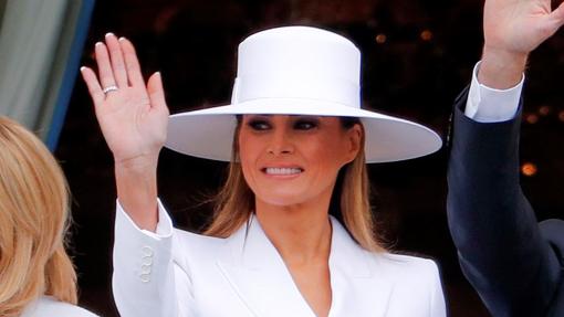 Melania Trump subasta un sombrero y solo acepta criptomonedas