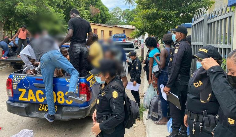 Guatemala desbarató red que transportó migrantes asesinados en México