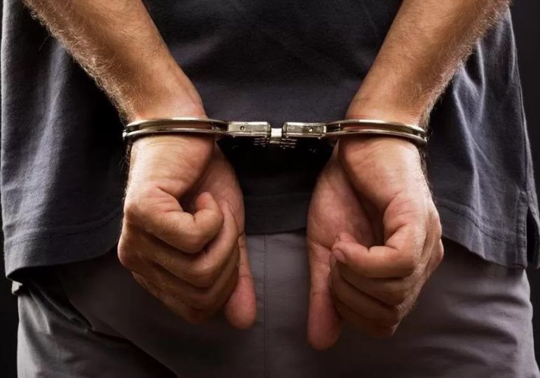 Policía apresa presunto delincuente asaltó e hirió a dos hombres viajaban en trimoto en Higüey