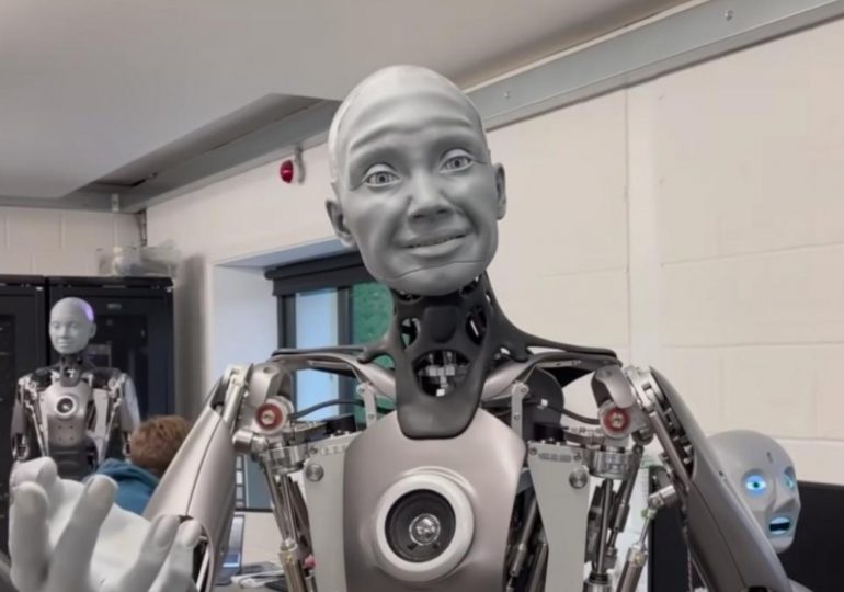 Robots humanoides sorprenden en el salón tecnológico de Las Vegas