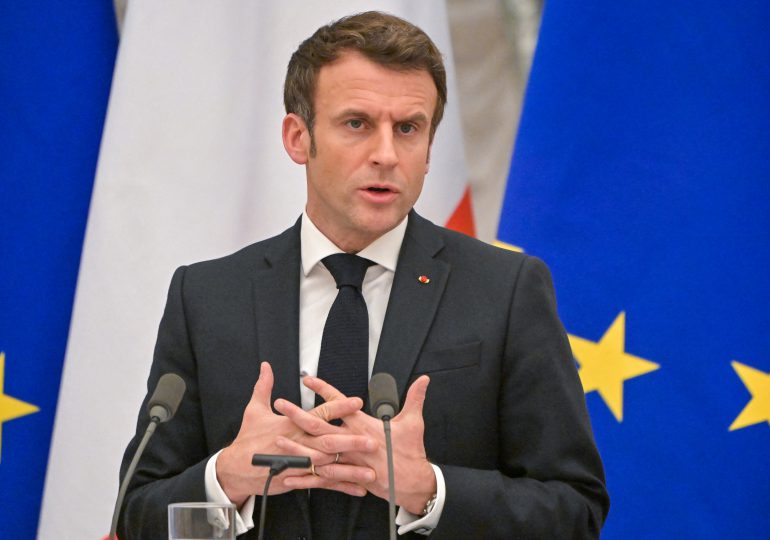 Macron dice a Putin que un "diálogo sincero" sobre Ucrania excluye "una escalada"