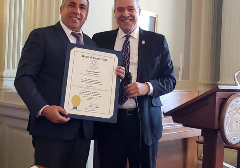 Cámara de representantes de Connecticut, reconoce alcalde de Bayaguana