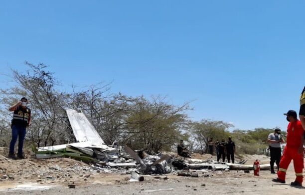 Siete muertos al caer avioneta con turistas cerca de Líneas de Nasca en Perú