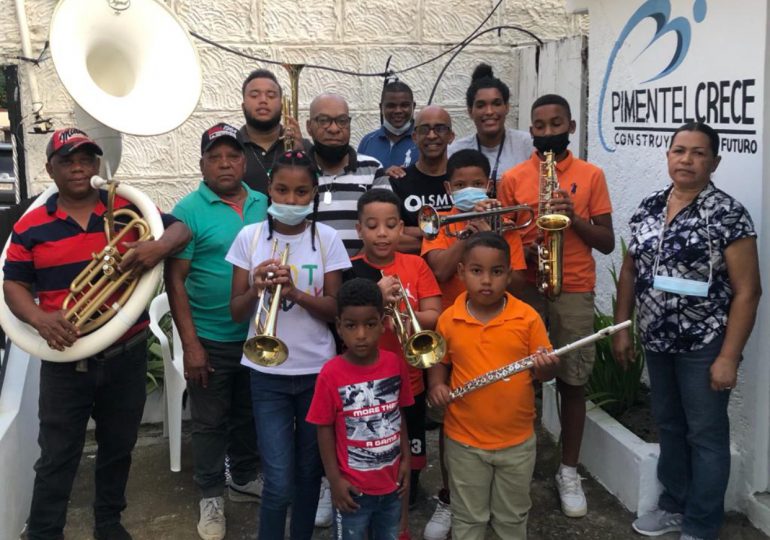 Fundación Pimentel Crece entrega instrumentos a la academia de música del municipio de Pimentel