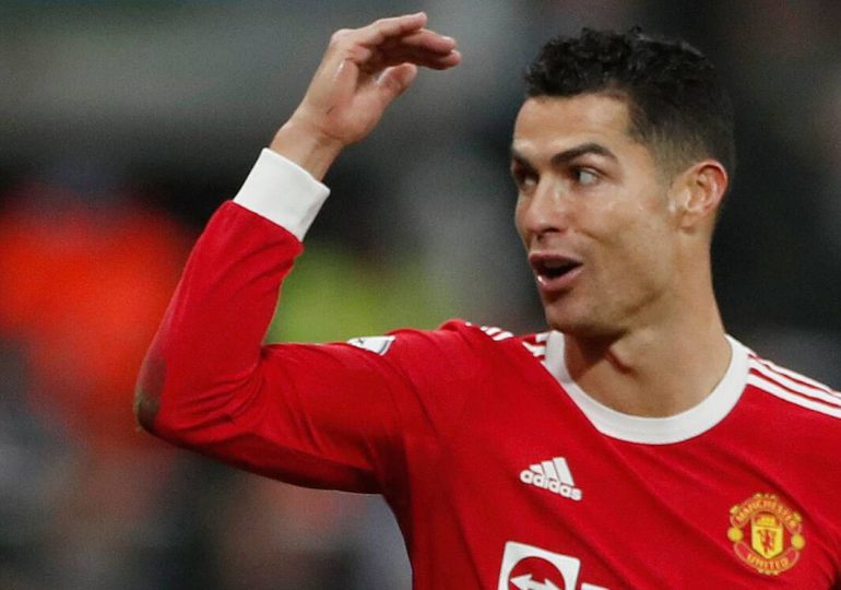 Cristiano Ronaldo muestra como se mantiene en forma al entrar a una cabina a temperatura bajo cero