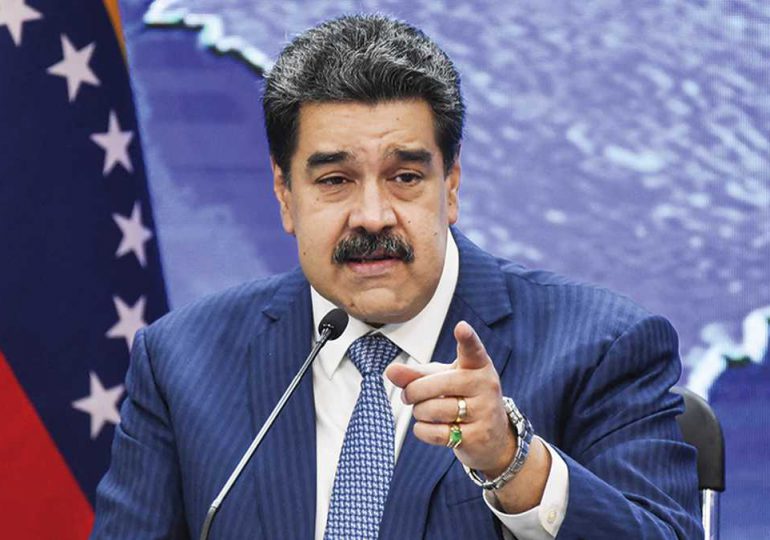"Venezuela está con Putin", dice Maduro