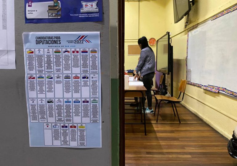 Costa Rica elige hoy presidente entre 25 candidatos y sin favoritos