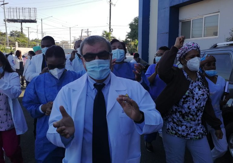 VIDEO | Médicos de Maternidad San Lorenzo de Los Minas realizan marcha por falta de pagos