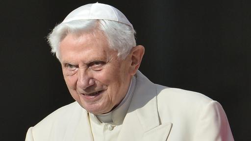 Benedicto XVI pide "perdón" a víctimas de abusos pero niega haber encubierto a sacerdotes