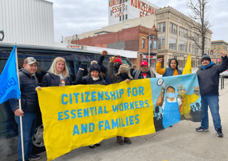 Migrantes dejan de trabajar y piden "¡Ciudadanía, ahora!" en Estados Unidos