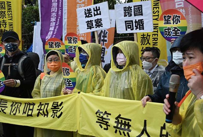 En San Valentín parejas LGBT taiwanesas abogan por la total igualdad